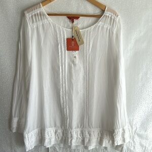 Relax by Tommy Bahama made in Italy, white, beautifully detailed shirt. NWT